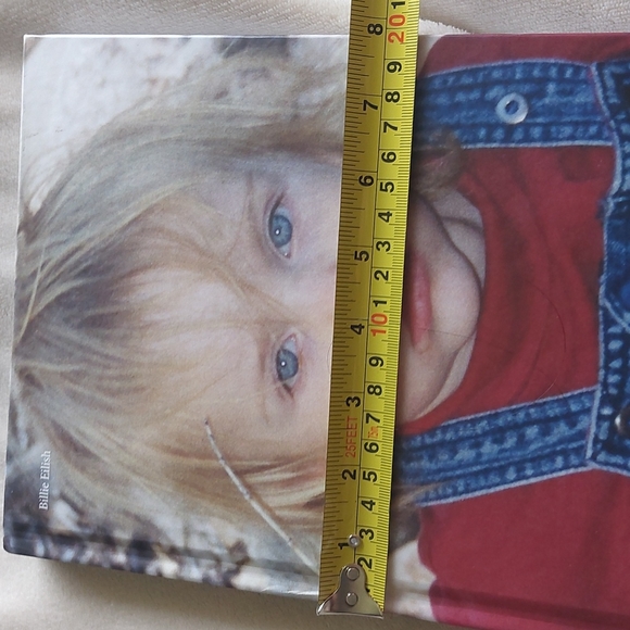 Billie Eilish photo book hardcover coffee table book - Picture 10 of 11